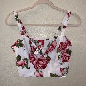 Guess v-neck crop top cami with flowers. Adjustable straps.
